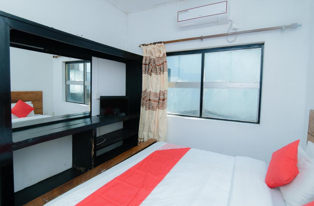 Oyo 479 Water Front Hotel Kandy Bagian luar foto
