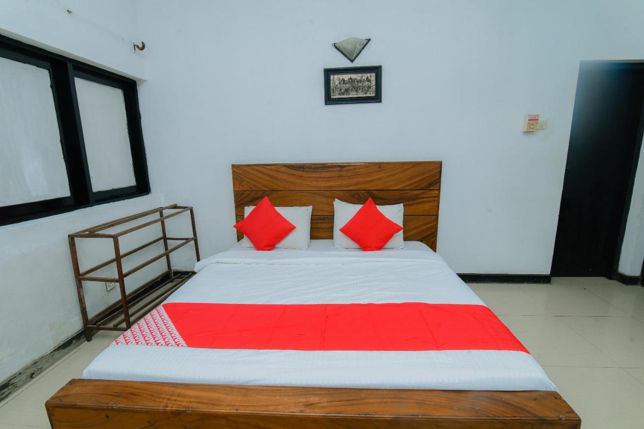 Oyo 479 Water Front Hotel Kandy Bagian luar foto