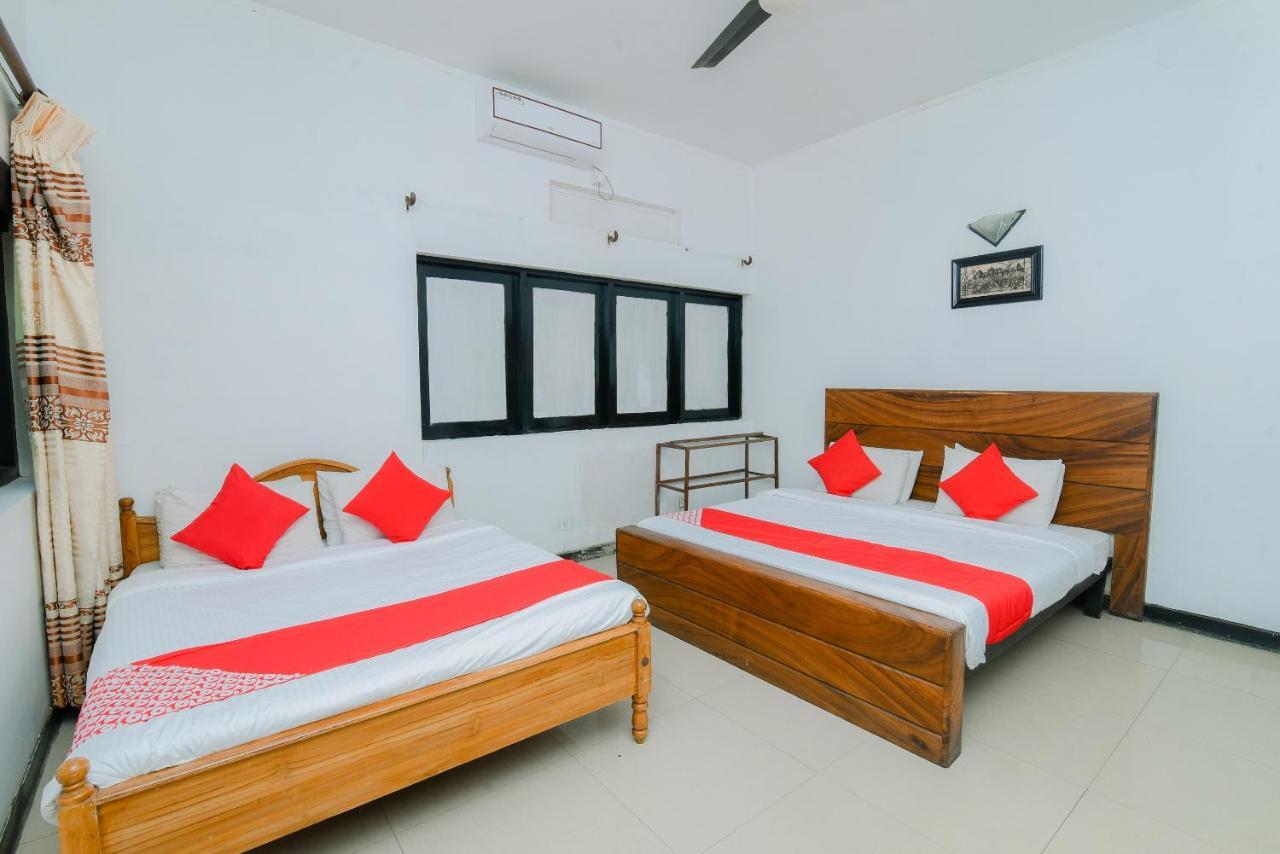 Oyo 479 Water Front Hotel Kandy Bagian luar foto