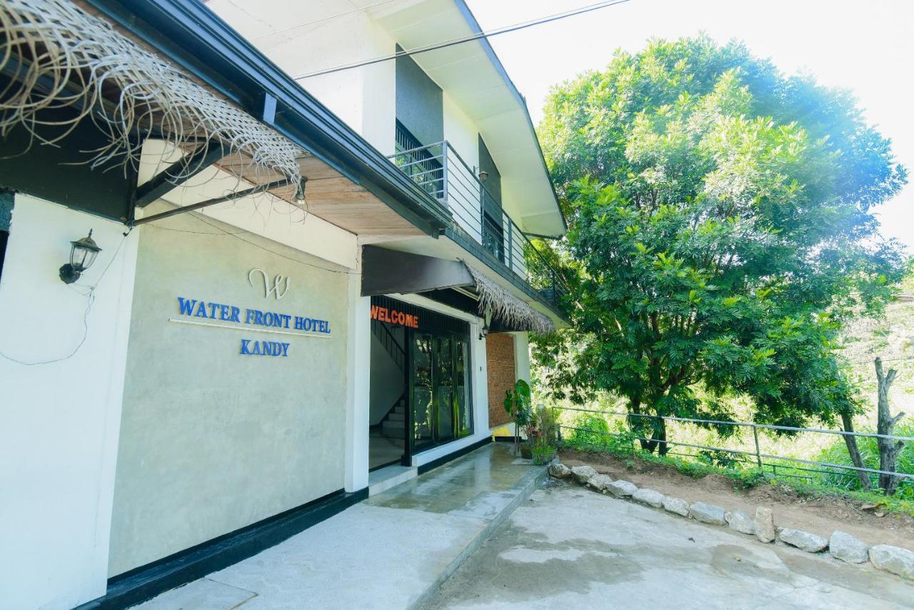 Oyo 479 Water Front Hotel Kandy Bagian luar foto