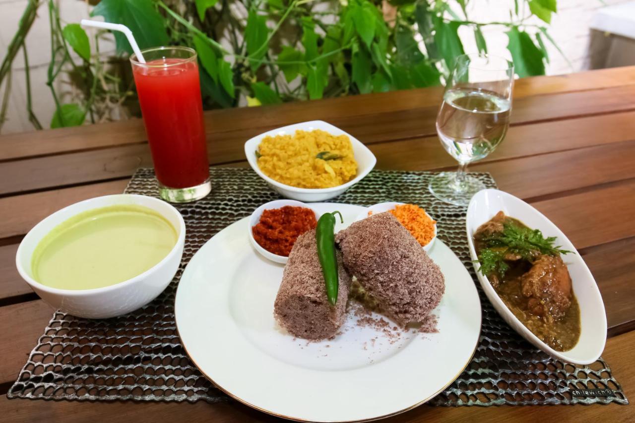 Oyo 479 Water Front Hotel Kandy Bagian luar foto